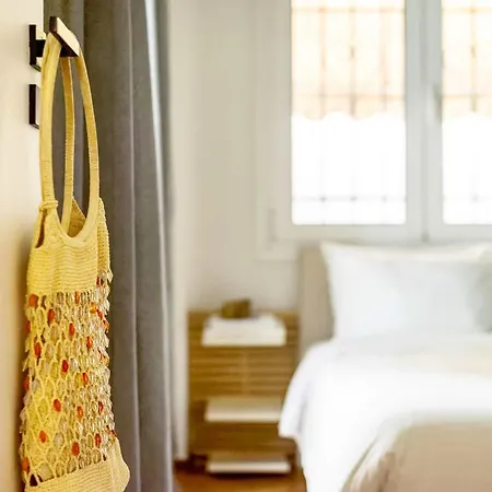 O&o Group - Eclectic Chic Thissio *